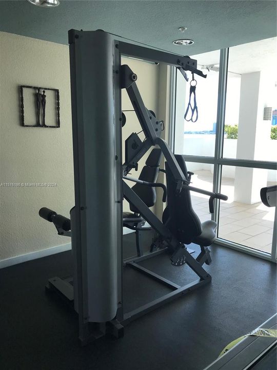 Recently Rented: $2,450 (1 beds, 1 baths, 677 Square Feet)