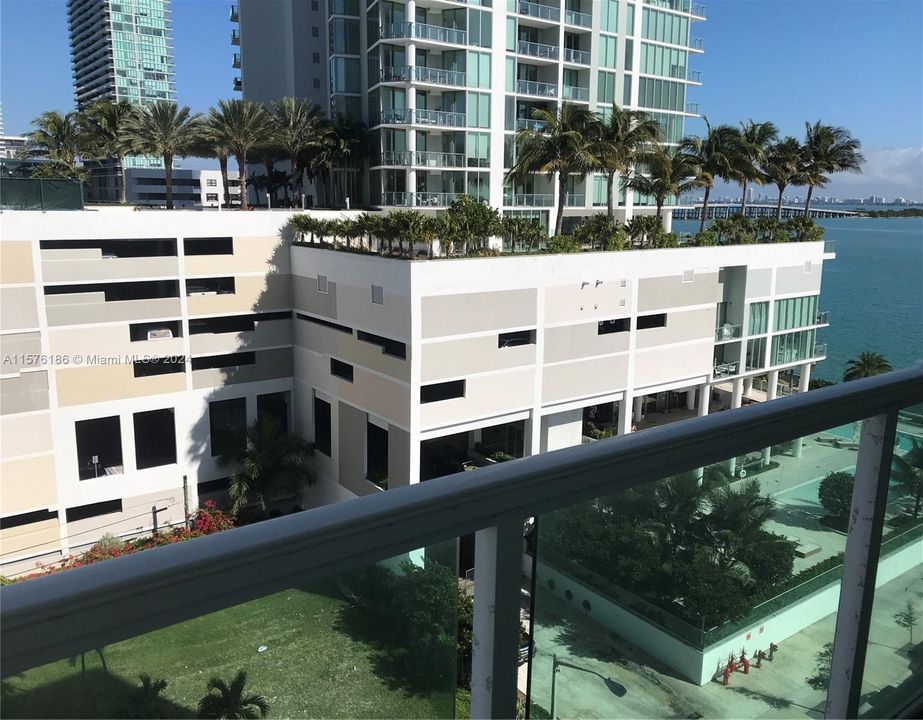 Recently Rented: $2,450 (1 beds, 1 baths, 677 Square Feet)