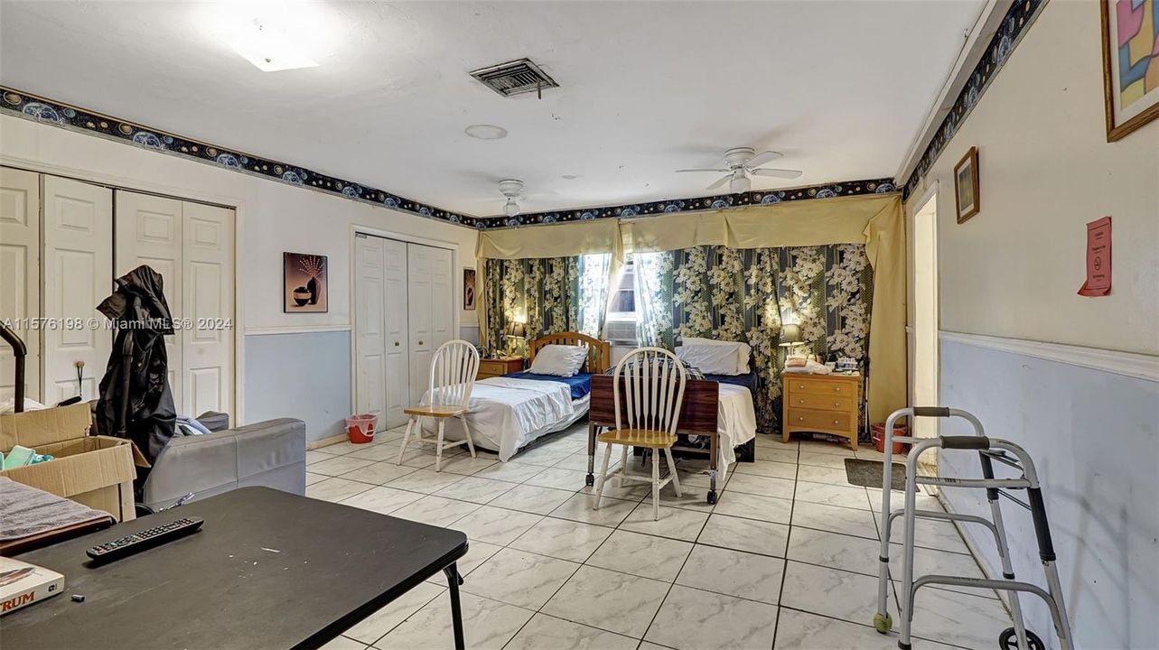 For Rent: $2,500 (1 beds, 1 baths, 2628 Square Feet)