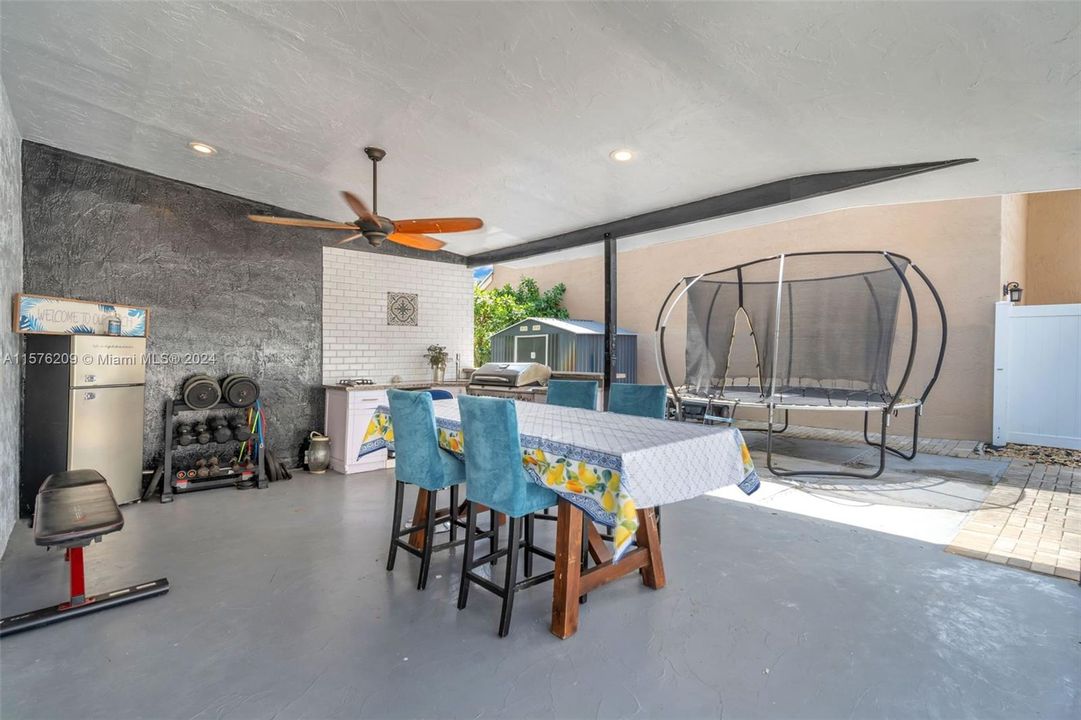 Active With Contract: $669,000 (3 beds, 2 baths, 2074 Square Feet)