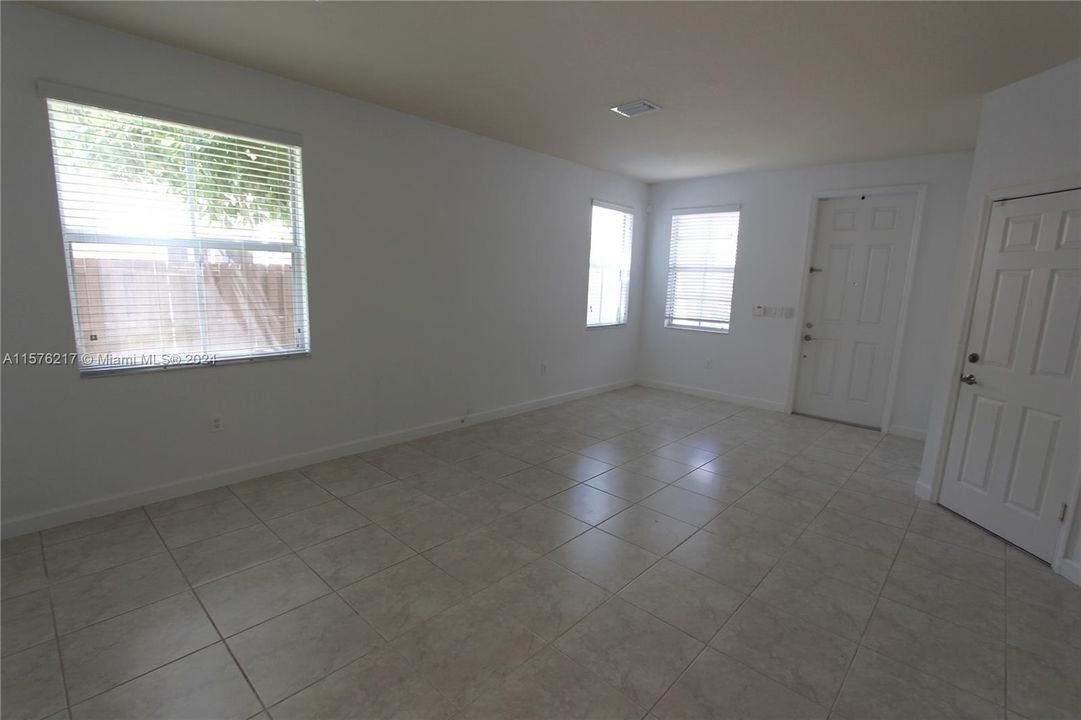 For Rent: $3,700 (3 beds, 2 baths, 1589 Square Feet)