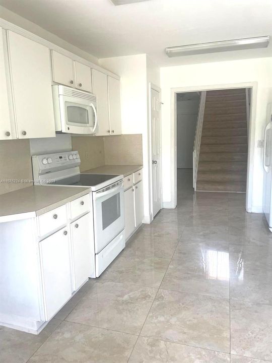 For Rent: $4,500 (4 beds, 2 baths, 2350 Square Feet)