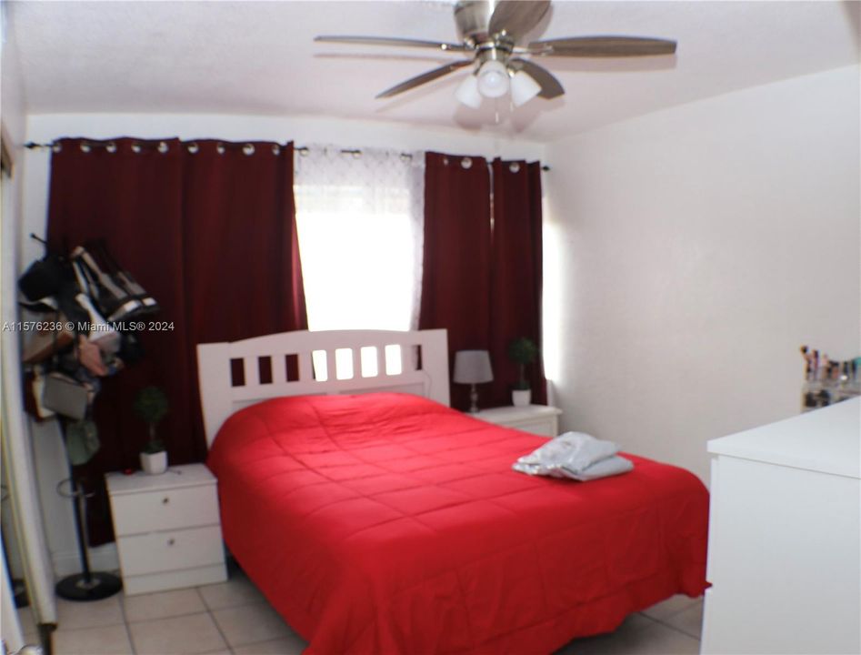 For Sale: $280,000 (2 beds, 1 baths, 641 Square Feet)