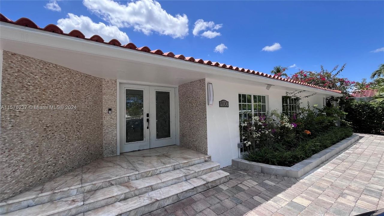 For Sale: $2,950,000 (4 beds, 4 baths, 3991 Square Feet)