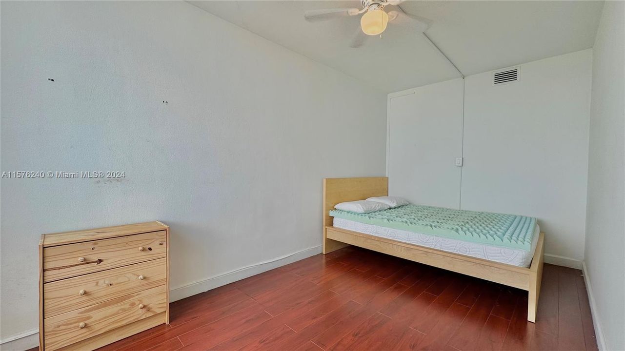 For Rent: $2,800 (1 beds, 1 baths, 787 Square Feet)