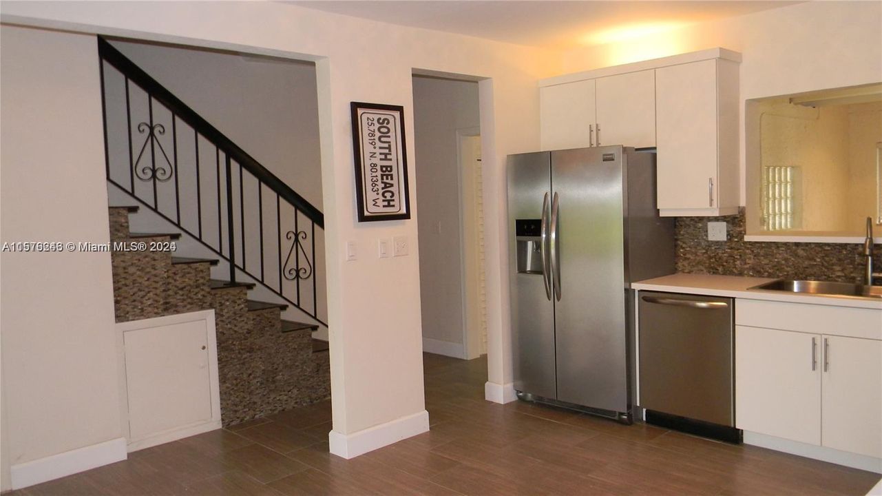 Active With Contract: $3,500 (2 beds, 3 baths, 1780 Square Feet)