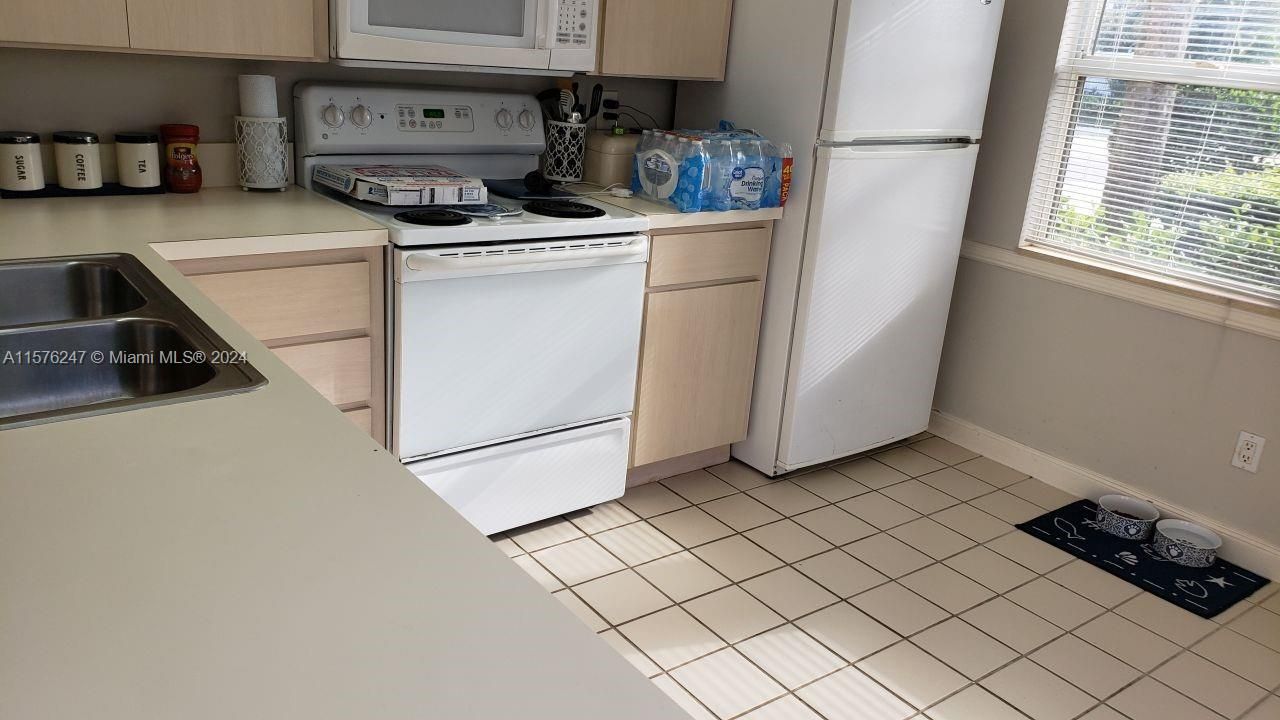 For Rent: $2,000 (2 beds, 2 baths, 1374 Square Feet)