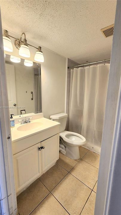 Active With Contract: $134,900 (1 beds, 1 baths, 585 Square Feet)