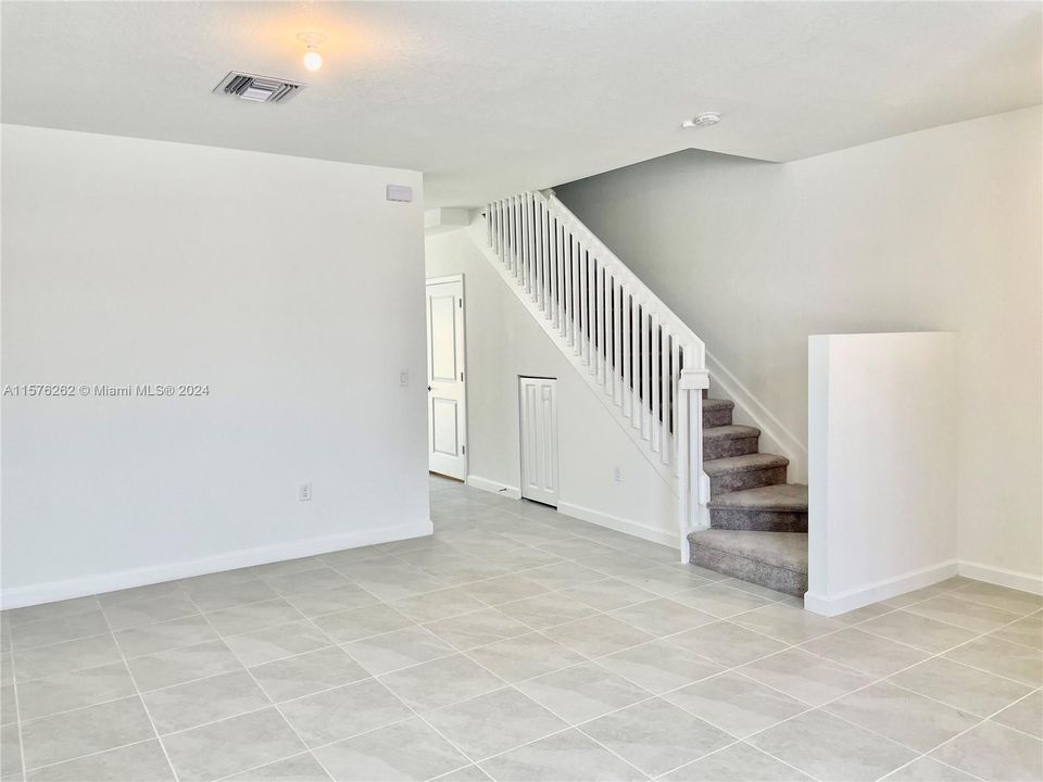 Active With Contract: $2,450 (3 beds, 2 baths, 1545 Square Feet)