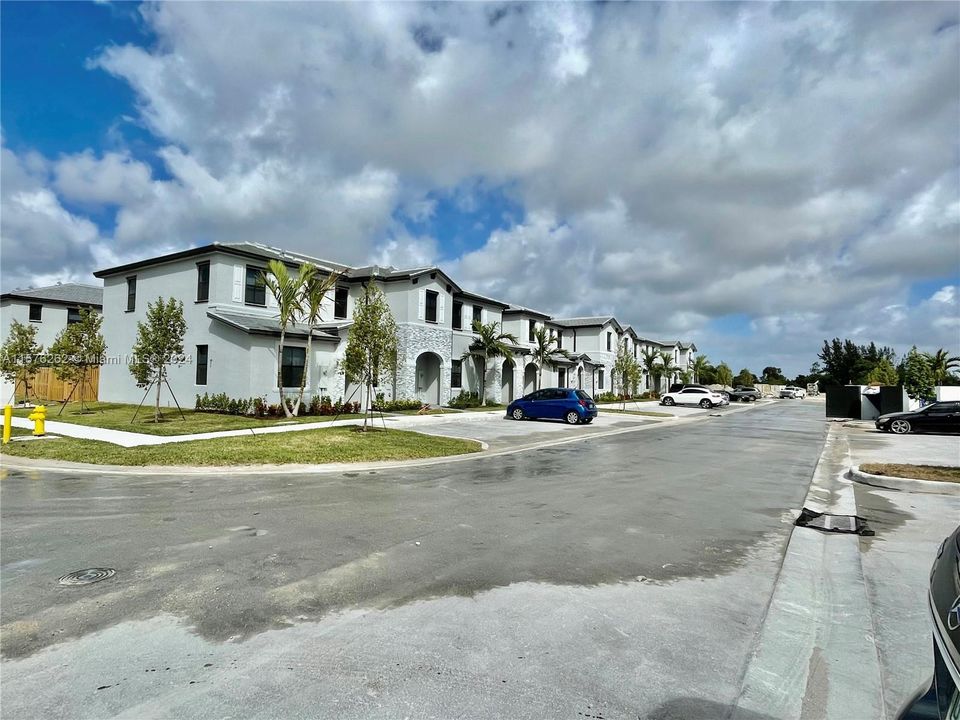 Active With Contract: $2,450 (3 beds, 2 baths, 1545 Square Feet)