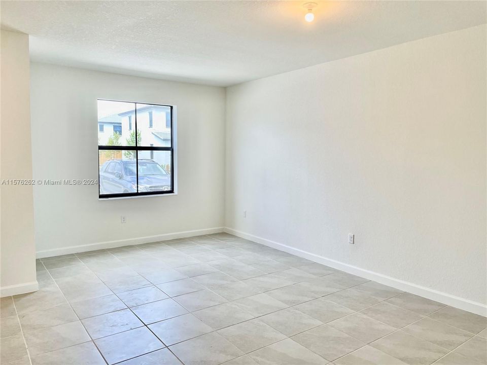 Active With Contract: $2,450 (3 beds, 2 baths, 1545 Square Feet)