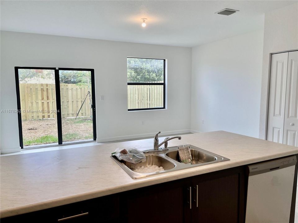 Active With Contract: $2,450 (3 beds, 2 baths, 1545 Square Feet)