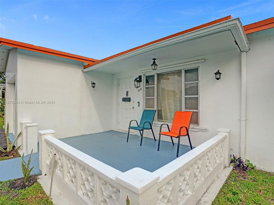 For Rent: $2,300 (2 beds, 2 baths, 1304 Square Feet)