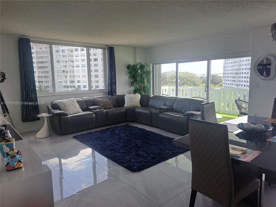 For Sale: $346,000 (2 beds, 2 baths, 1344 Square Feet)
