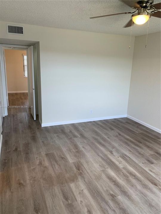 For Rent: $2,200 (2 beds, 2 baths, 979 Square Feet)