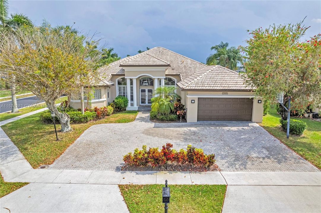 Active With Contract: $6,000 (4 beds, 3 baths, 2772 Square Feet)