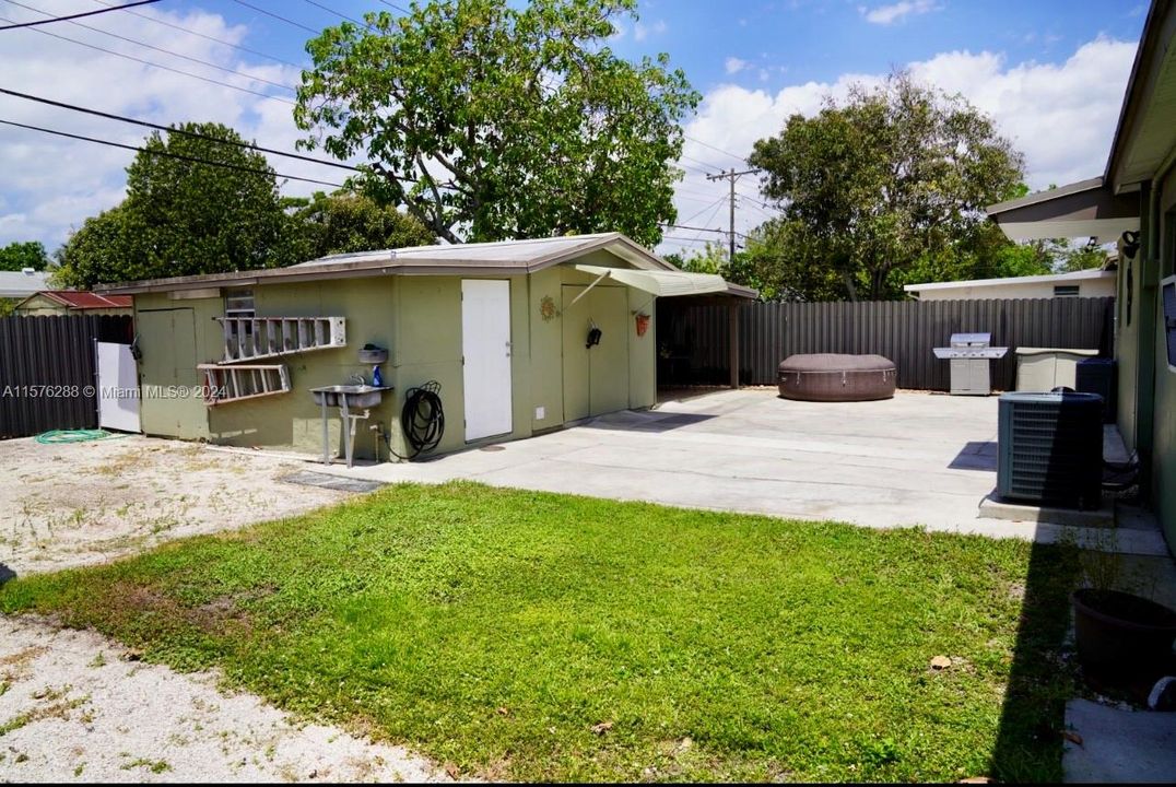 For Sale: $450,000 (3 beds, 1 baths, 920 Square Feet)