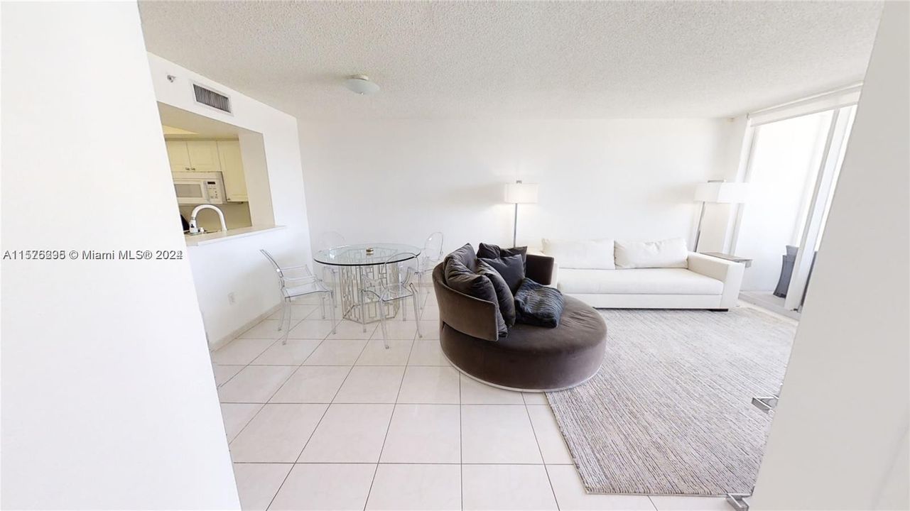 For Sale: $619,000 (1 beds, 1 baths, 820 Square Feet)