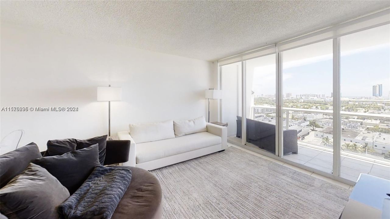 For Sale: $619,000 (1 beds, 1 baths, 820 Square Feet)