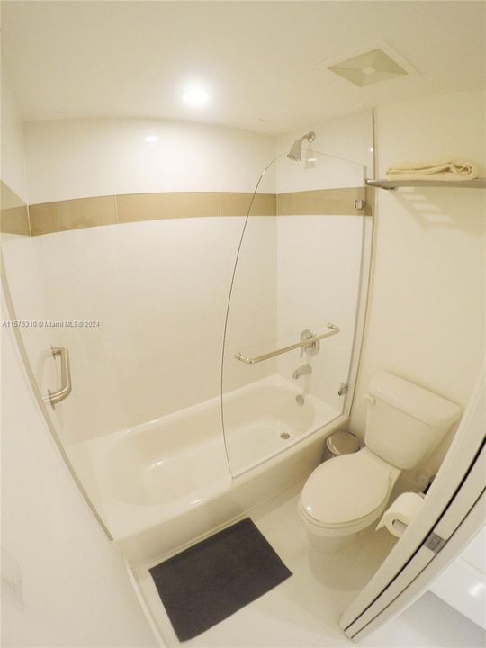 В аренду: $3,800 (2 спален, 2 ванн, 1018 Квадратных фут)