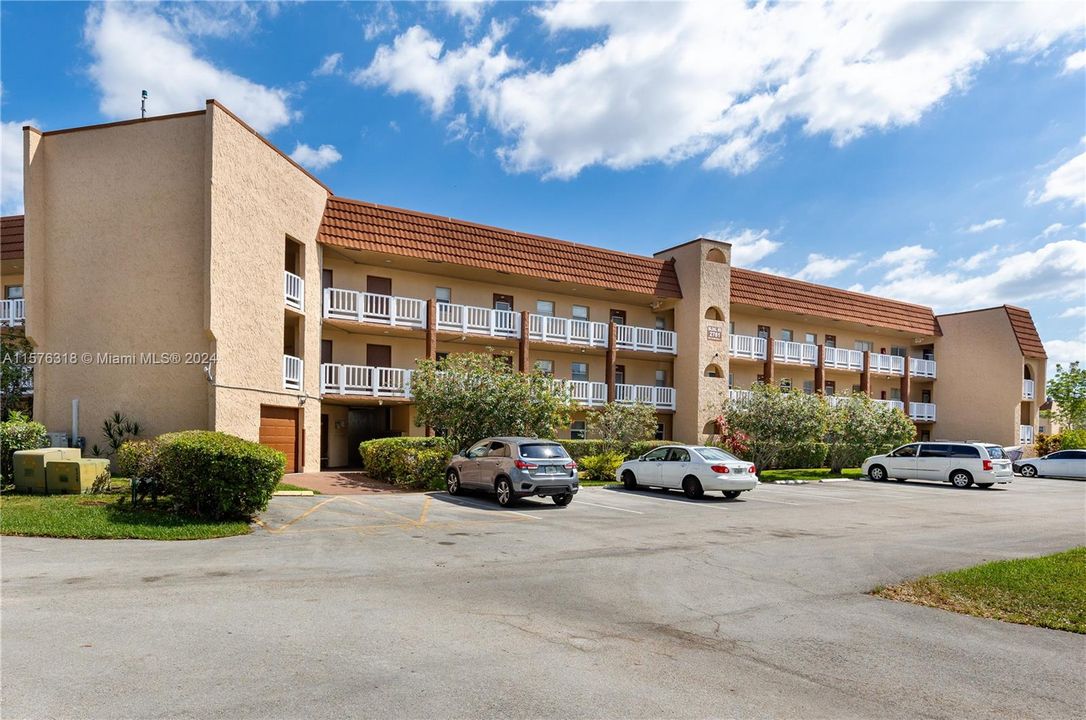 Recently Sold: $104,900 (1 beds, 1 baths, 640 Square Feet)