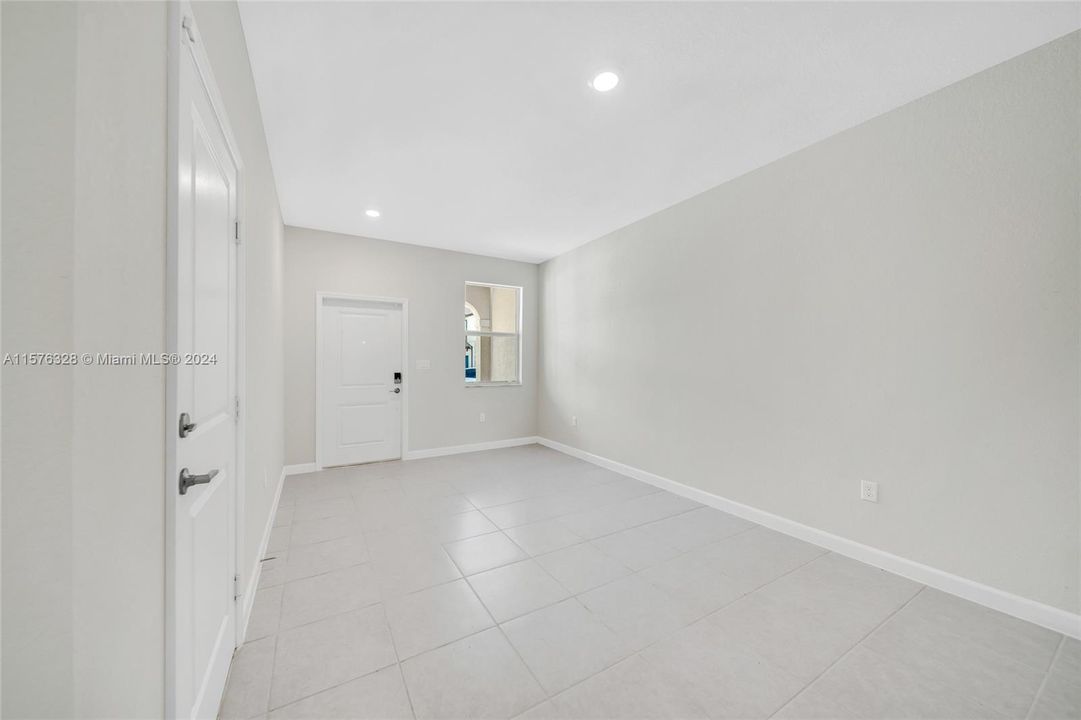 Active With Contract: $3,200 (3 beds, 2 baths, 1697 Square Feet)