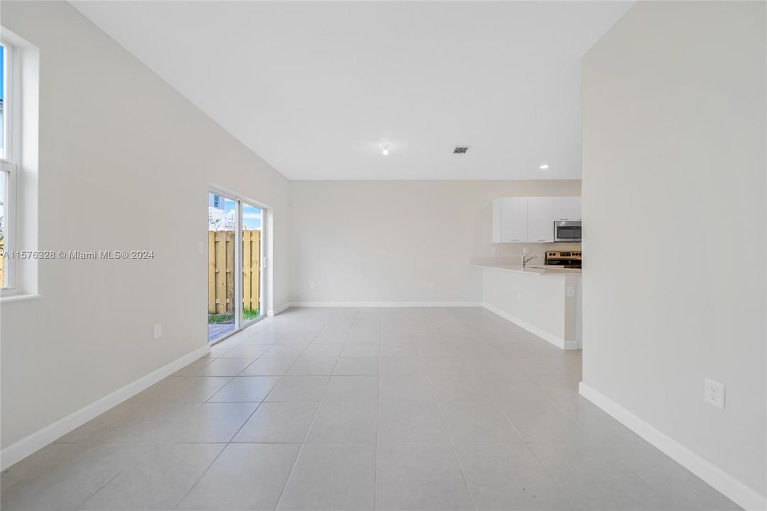 Active With Contract: $3,200 (3 beds, 2 baths, 1697 Square Feet)