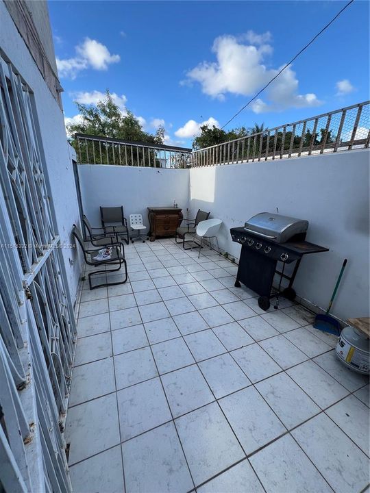 For Sale: $440,000 (3 beds, 1 baths, 1050 Square Feet)