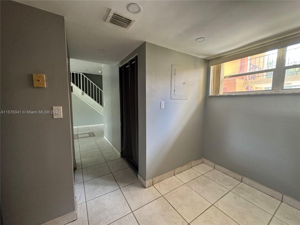 Active With Contract: $2,800 (3 beds, 3 baths, 1538 Square Feet)