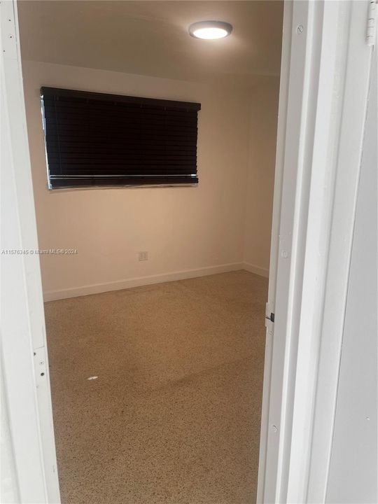 For Rent: $2,300 (2 beds, 1 baths, 5240 Square Feet)