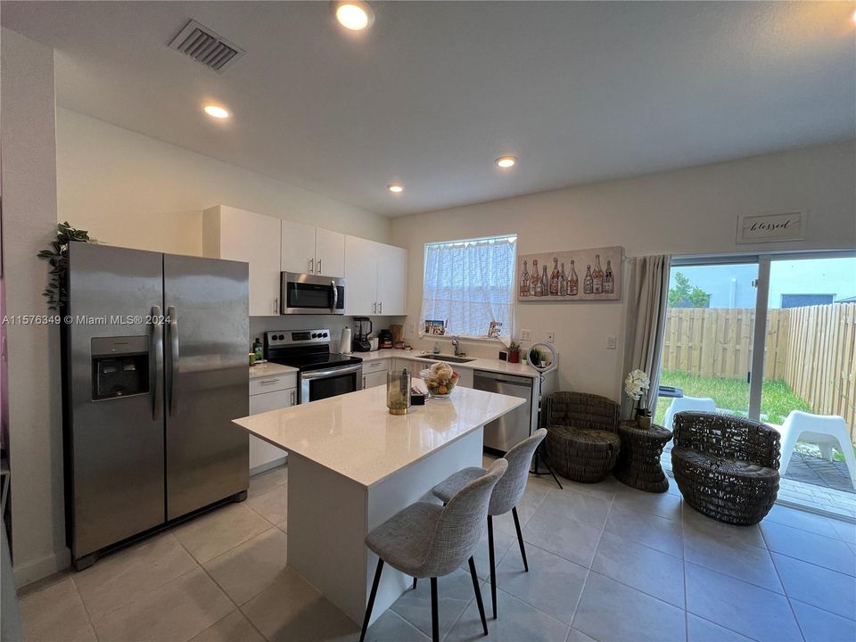 Active With Contract: $2,700 (3 beds, 3 baths, 1373 Square Feet)