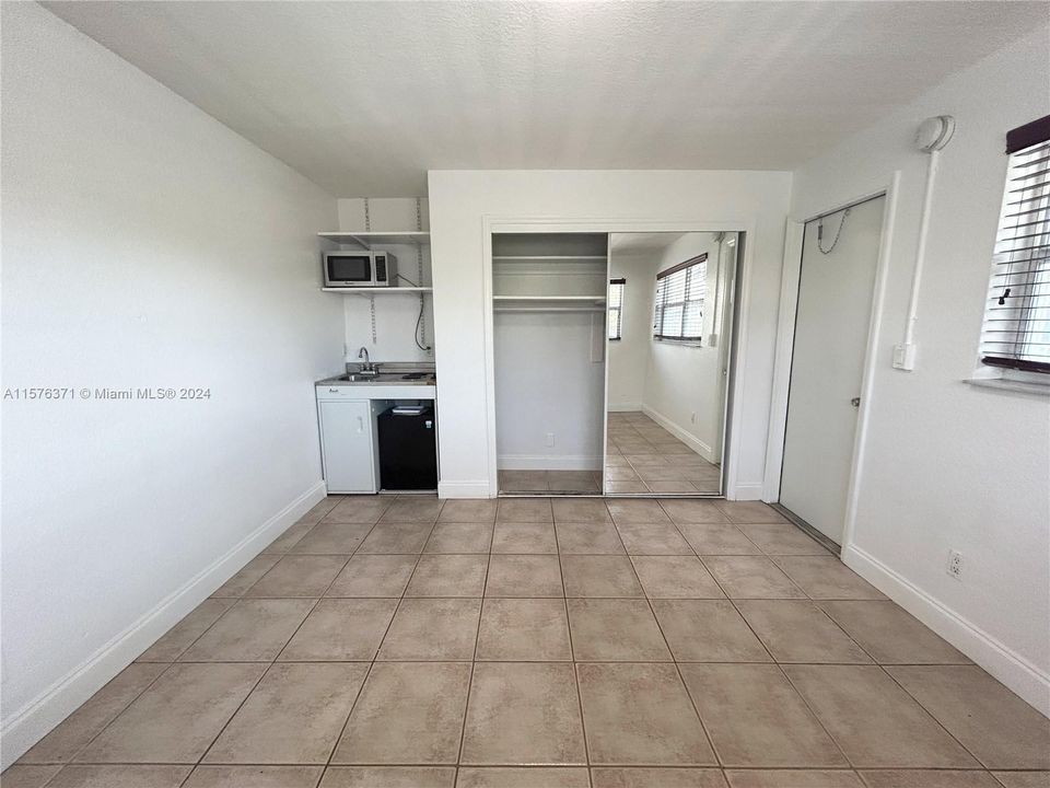 For Rent: $1,300 (0 beds, 1 baths, 250 Square Feet)