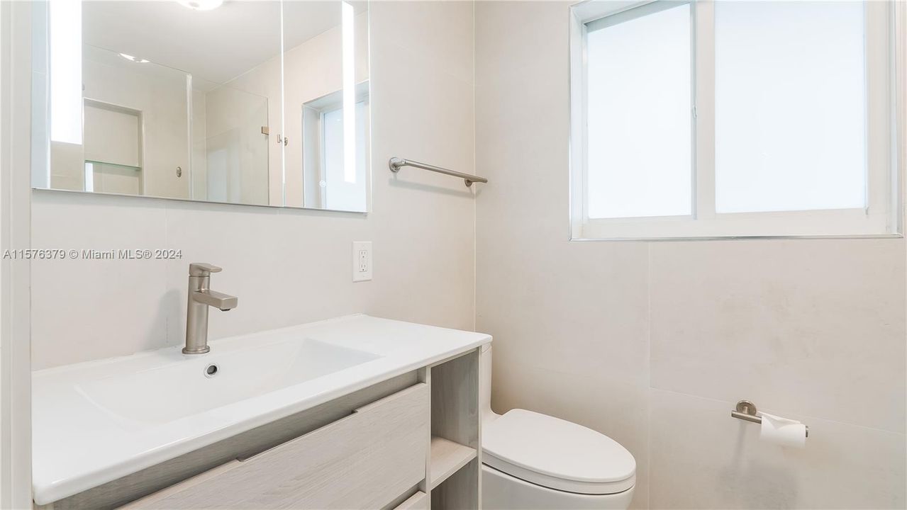 Active With Contract: $3,500 (2 beds, 2 baths, 2377 Square Feet)