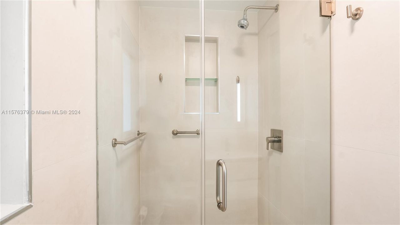 Active With Contract: $3,500 (2 beds, 2 baths, 2377 Square Feet)