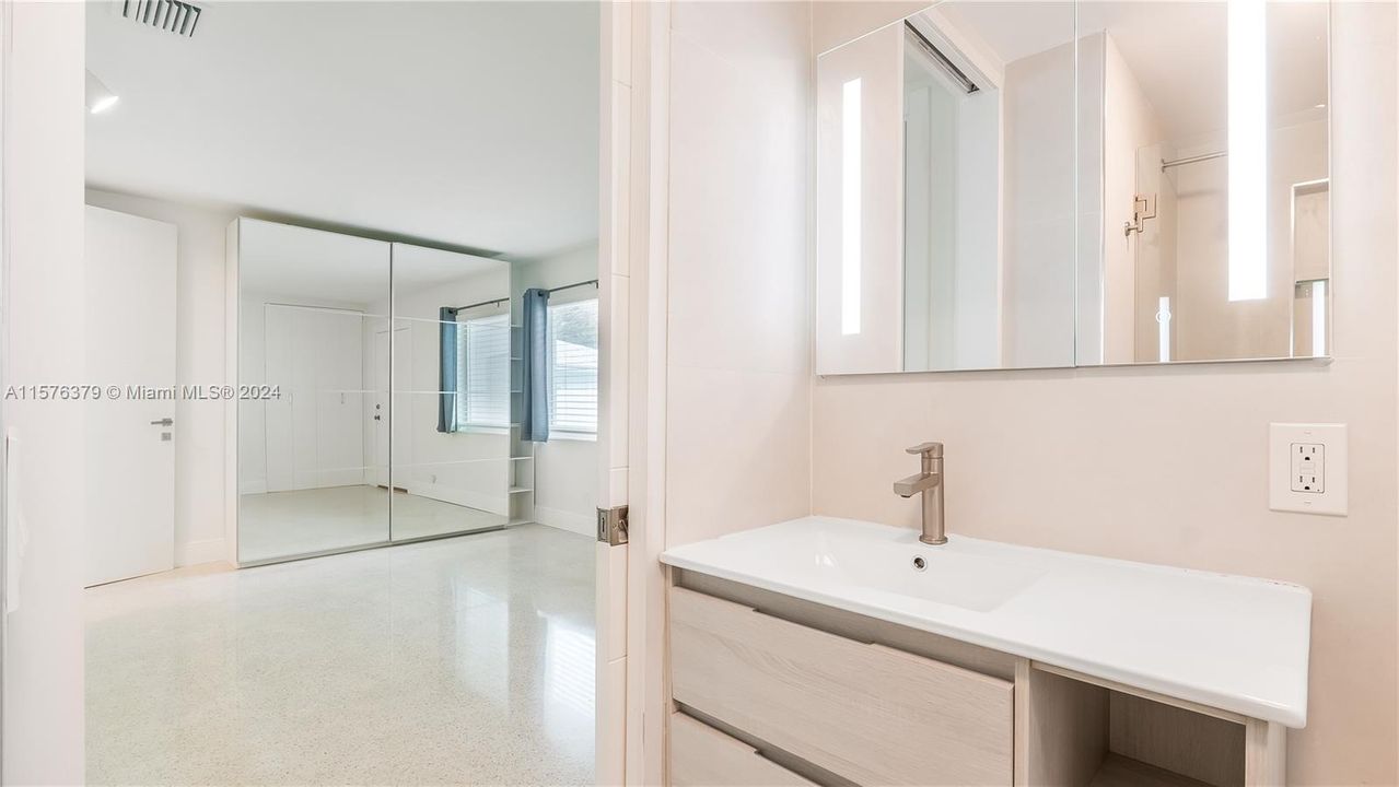 Active With Contract: $3,500 (2 beds, 2 baths, 2377 Square Feet)
