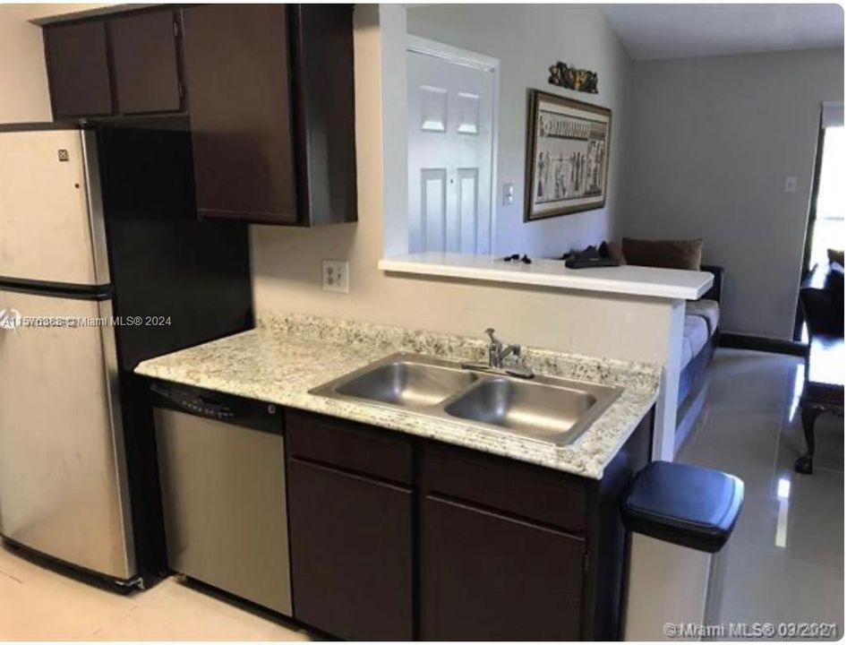 Active With Contract: $1,950 (1 beds, 1 baths, 579 Square Feet)