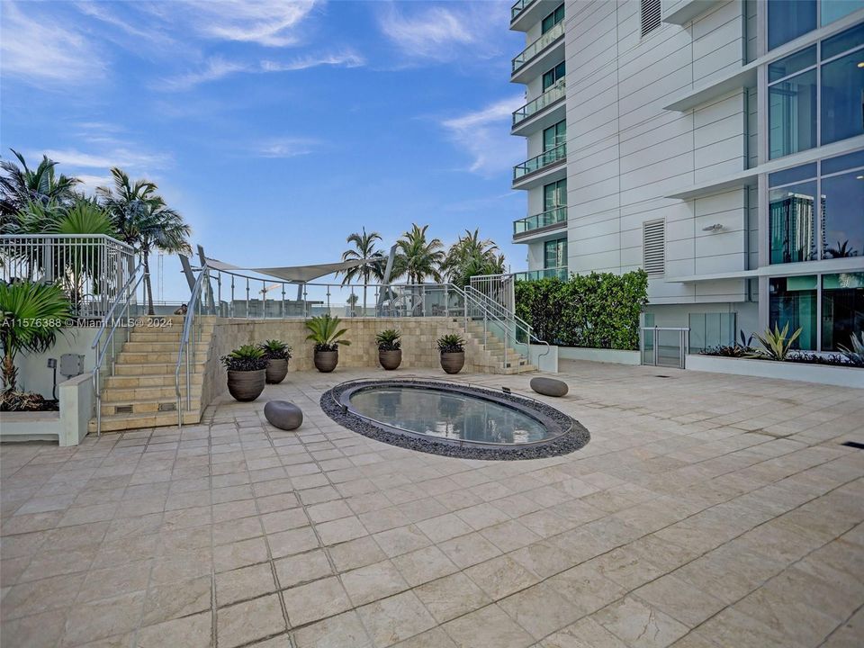 For Sale: $725,000 (1 beds, 2 baths, 938 Square Feet)