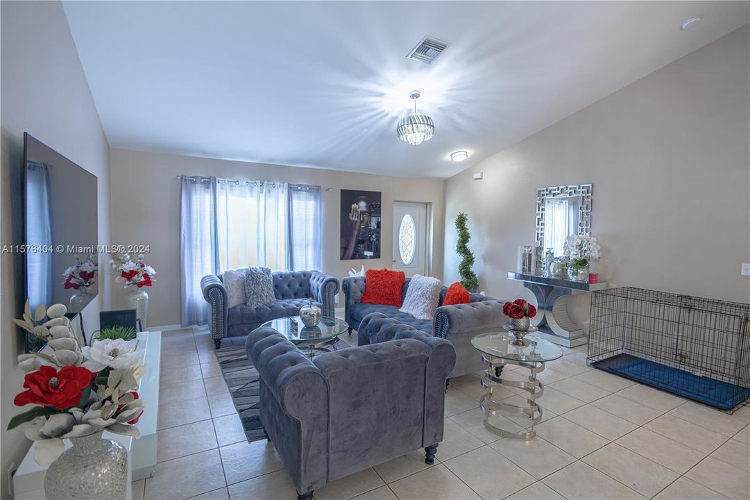 For Sale: $480,000 (4 beds, 2 baths, 1712 Square Feet)