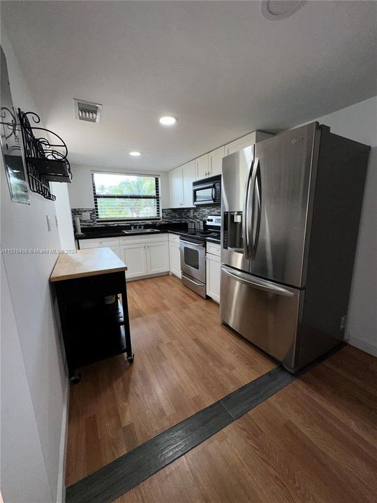 For Sale: $360,000 (2 beds, 2 baths, 1040 Square Feet)