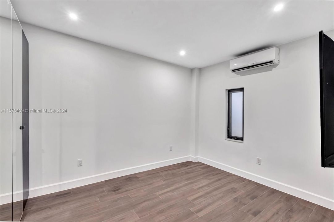 Недавно продано: $799,500 (3 спален, 3 ванн, 1012 Квадратных фут)