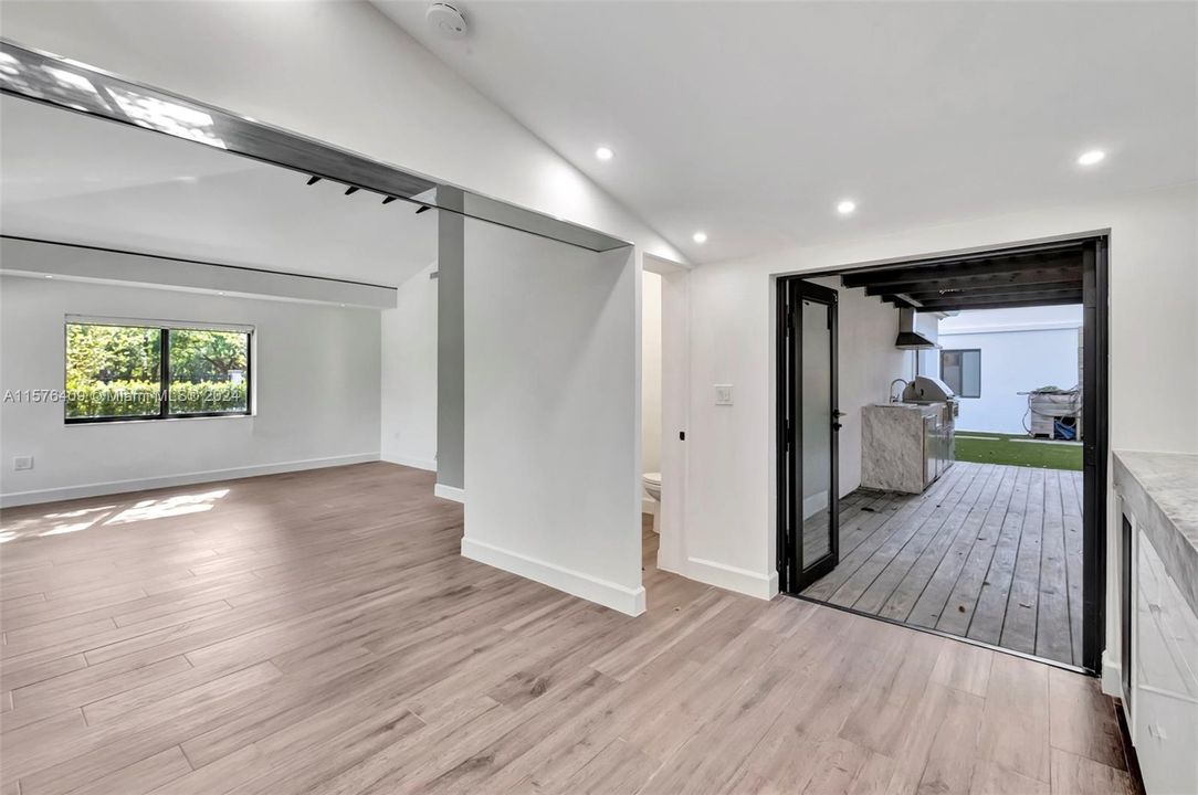 Недавно продано: $799,500 (3 спален, 3 ванн, 1012 Квадратных фут)