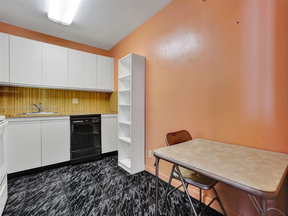 For Sale: $320,000 (2 beds, 2 baths, 1280 Square Feet)