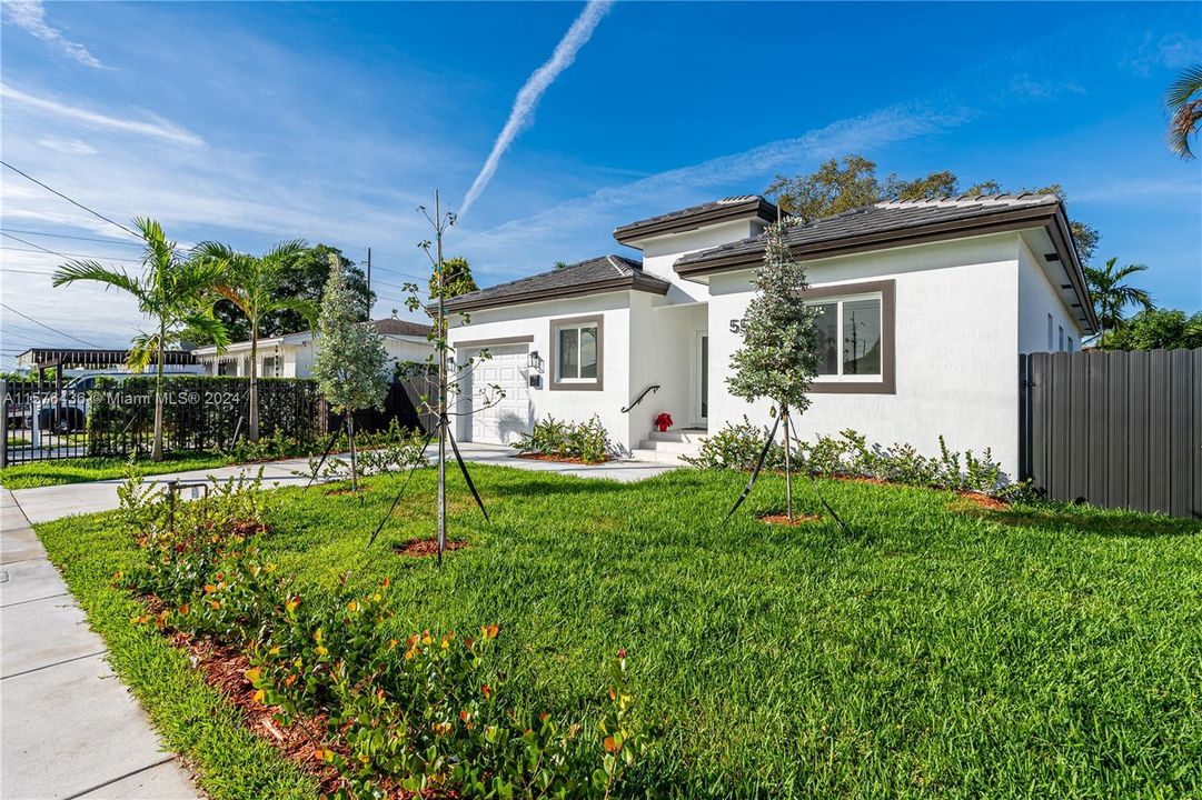 For Sale: $985,950 (4 beds, 2 baths, 1821 Square Feet)