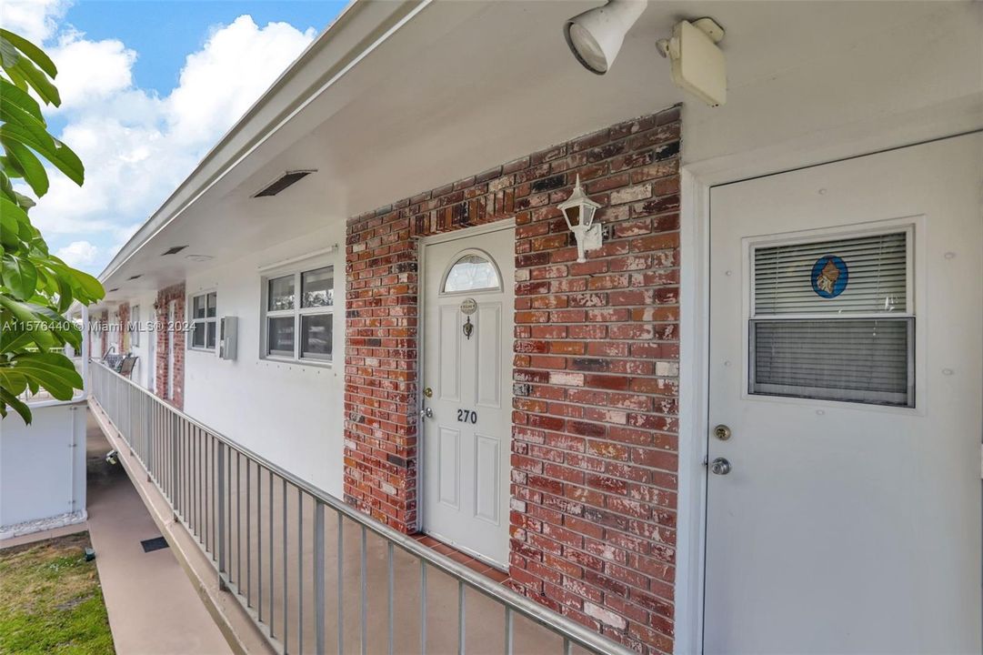 For Sale: $155,000 (2 beds, 2 baths, 825 Square Feet)