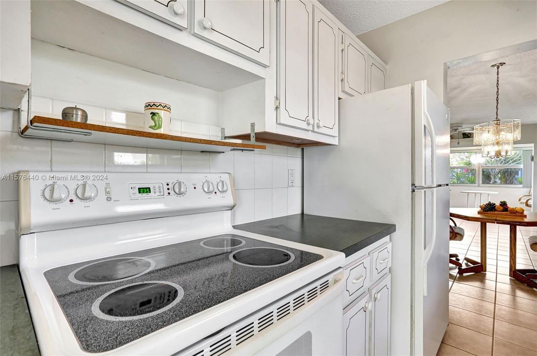 For Sale: $155,000 (2 beds, 2 baths, 825 Square Feet)