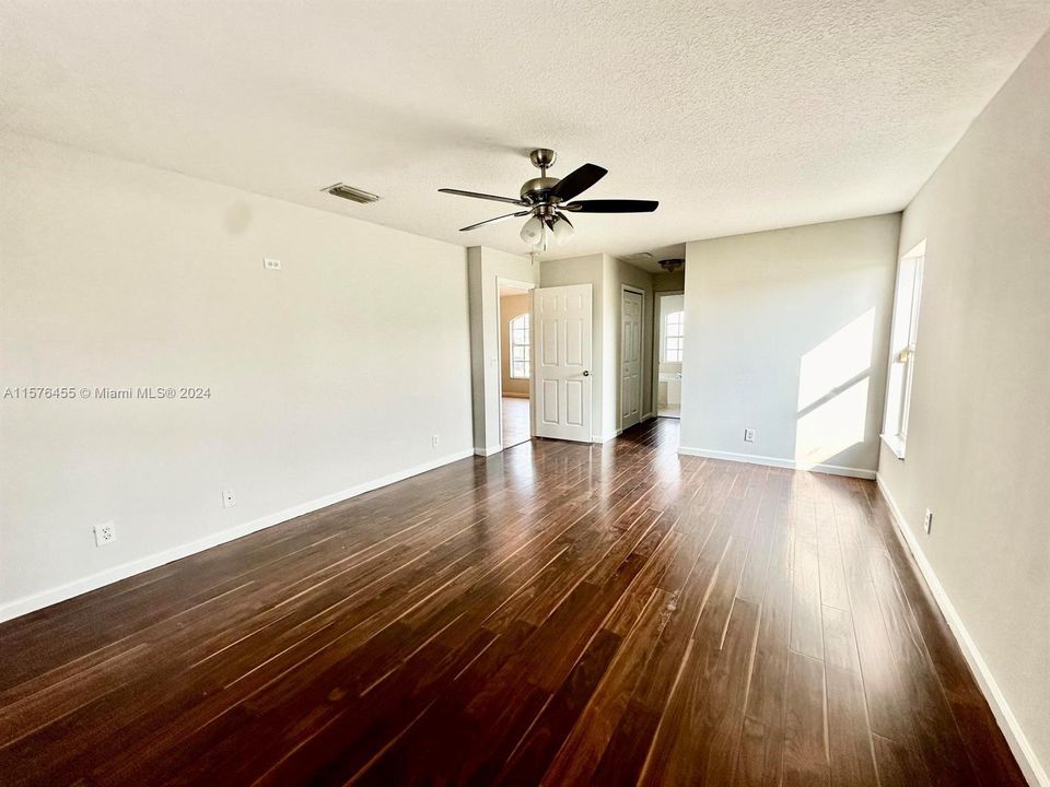 For Rent: $2,700 (3 beds, 2 baths, 1928 Square Feet)