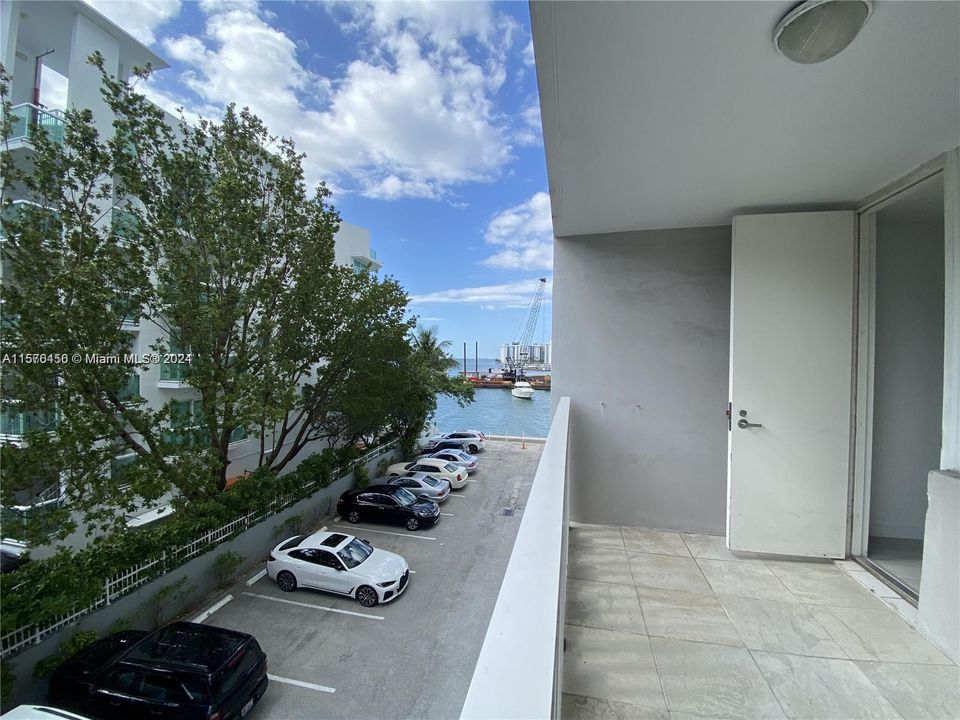 Active With Contract: $1,850 (1 beds, 1 baths, 730 Square Feet)