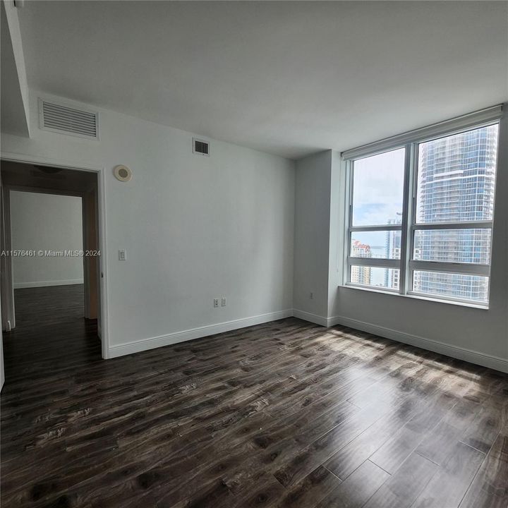 For Rent: $3,300 (1 beds, 1 baths, 688 Square Feet)