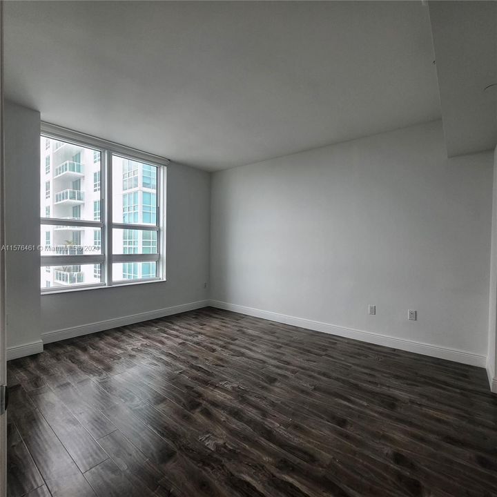 For Rent: $3,300 (1 beds, 1 baths, 688 Square Feet)