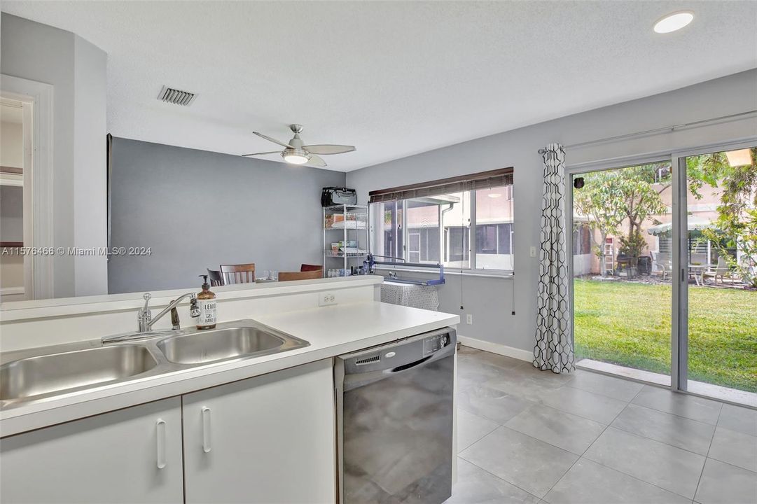 Recently Sold: $400,000 (3 beds, 2 baths, 1468 Square Feet)